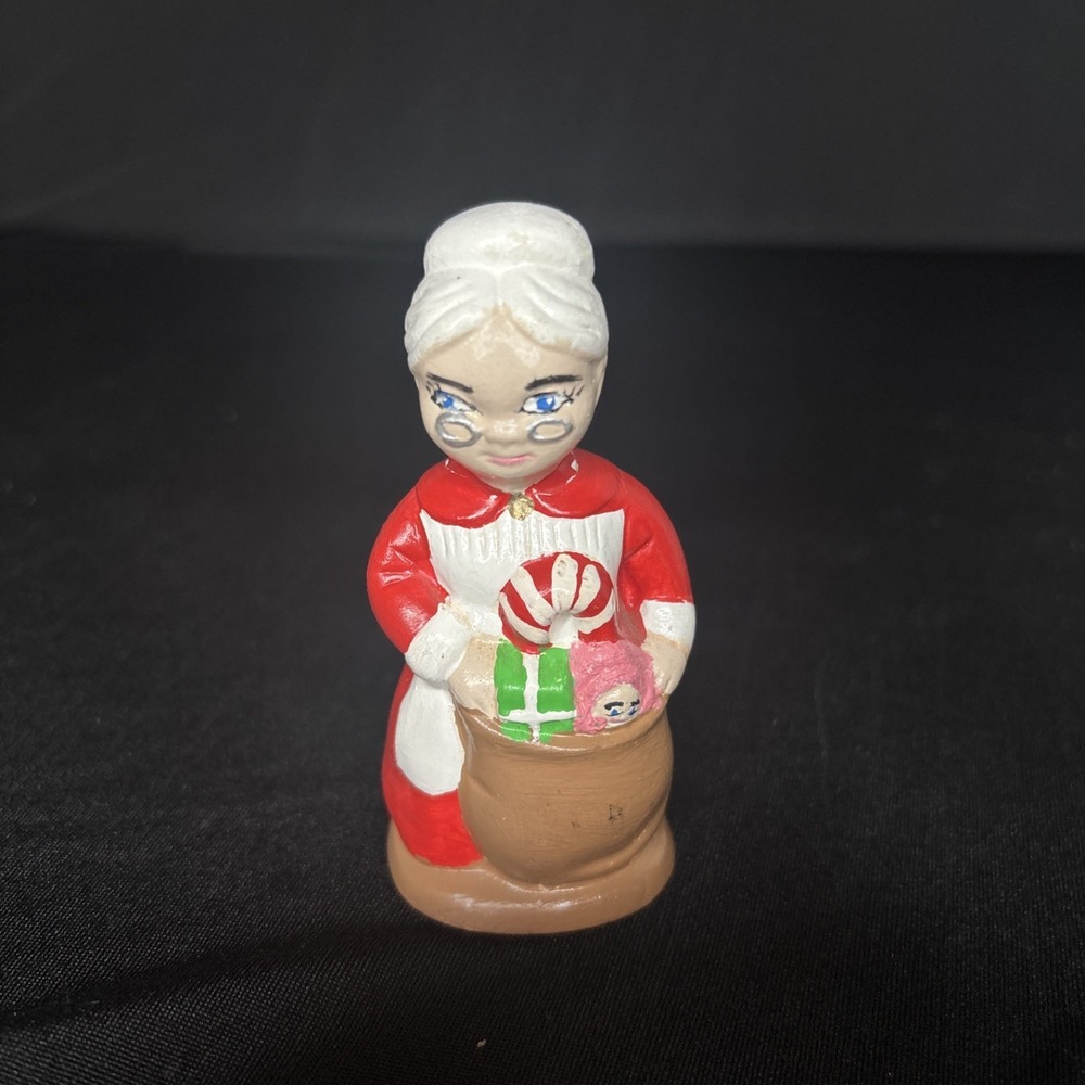 Vintage Handpainted Ceramic Mr Santa Claus‎ & Mrs Claus Figurines, 3.5"
